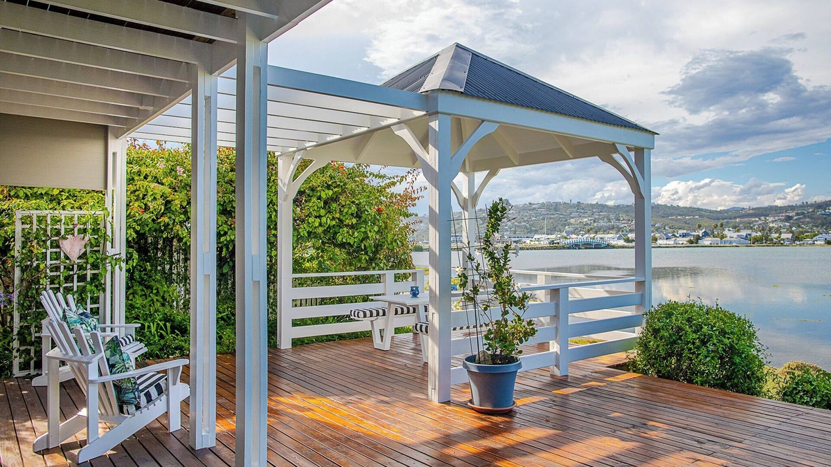 Knysna Central House | Sunlit 3-bedroom house in a secure marina estate in Knysna