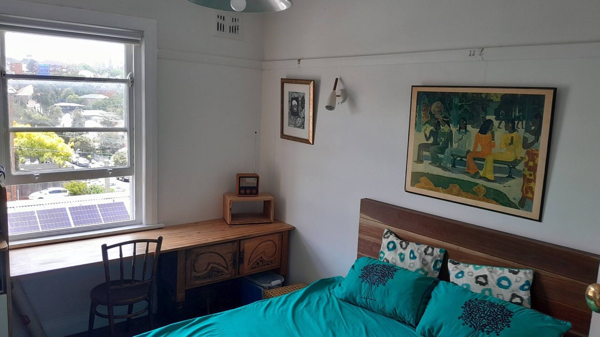Randwick Apartment | Sunlit beach retreat.
