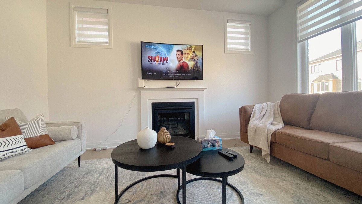 York Regional Municipality House | Sunlit Brand-New Home: Comfort & Convenience for Families