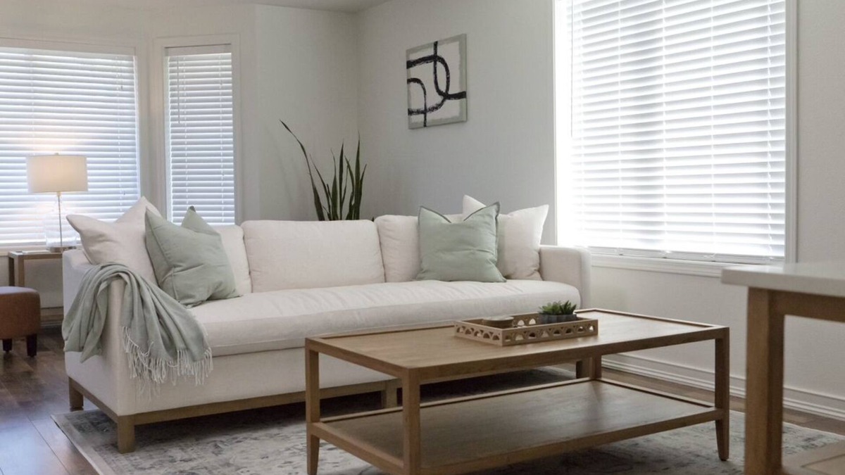 Moses Lake House | Sunlit Sage House - a peaceful retreat. 3 bed 2 bath bright & clean home
