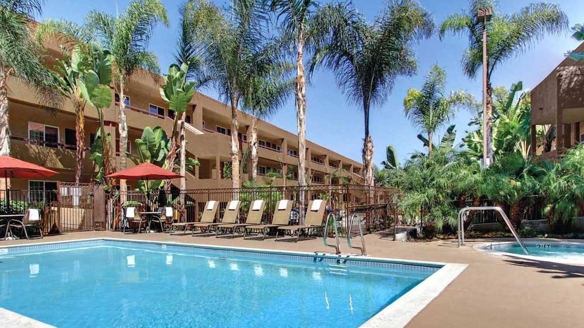 Mission Valley Hotel | Sunlit San Diego Retreat w/Pool - Your Relaxation Spot, 3 Rooms