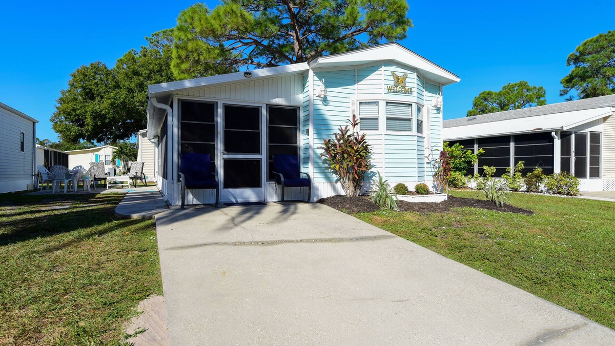 Braden River Cottage | Sunlit Sarasota Cottage w/Screened Porch!
