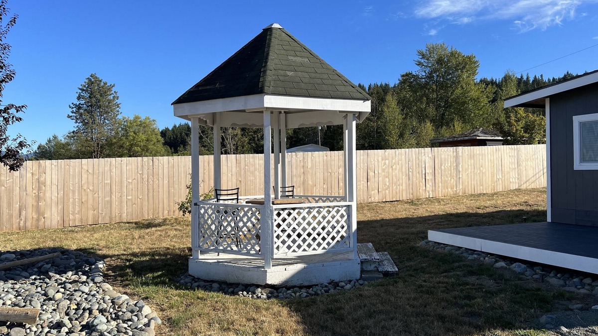 Sequim Cottage | Sunlit Sequim Cottage