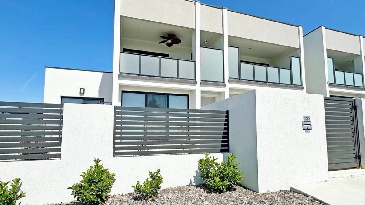 Taylor House | Sunlit Suburban Haven