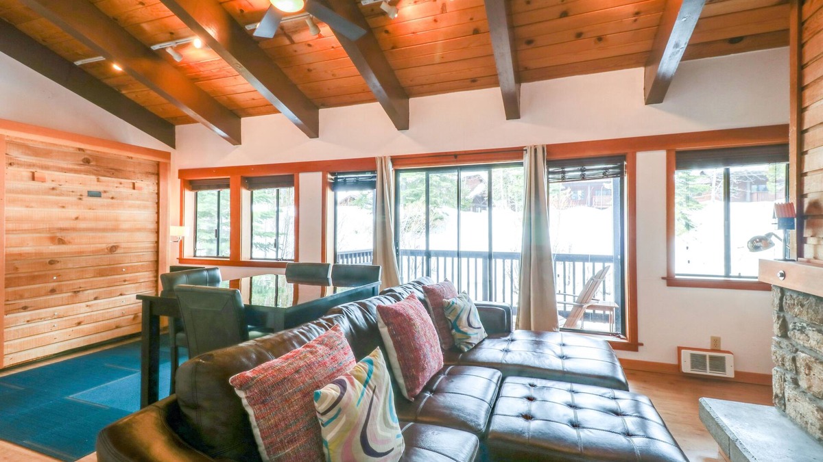 Tahoe Woods Apartment | Sunlit suite near Palisades Tahoe