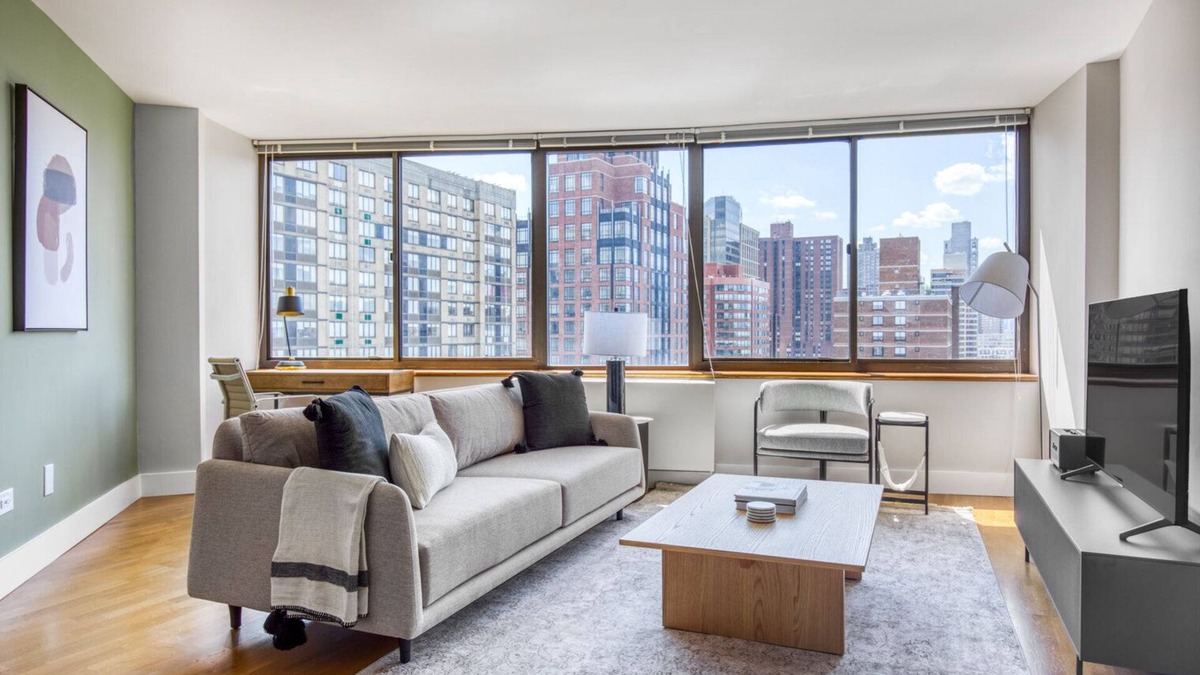 Upper East Side Apartment | Sunlit UES 2BR w/DM, Elevator & Gym, nr Central Park, by Blueground