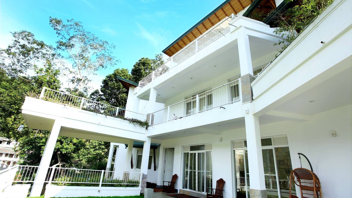 Harispattuwa Villa | Sunlit Villa