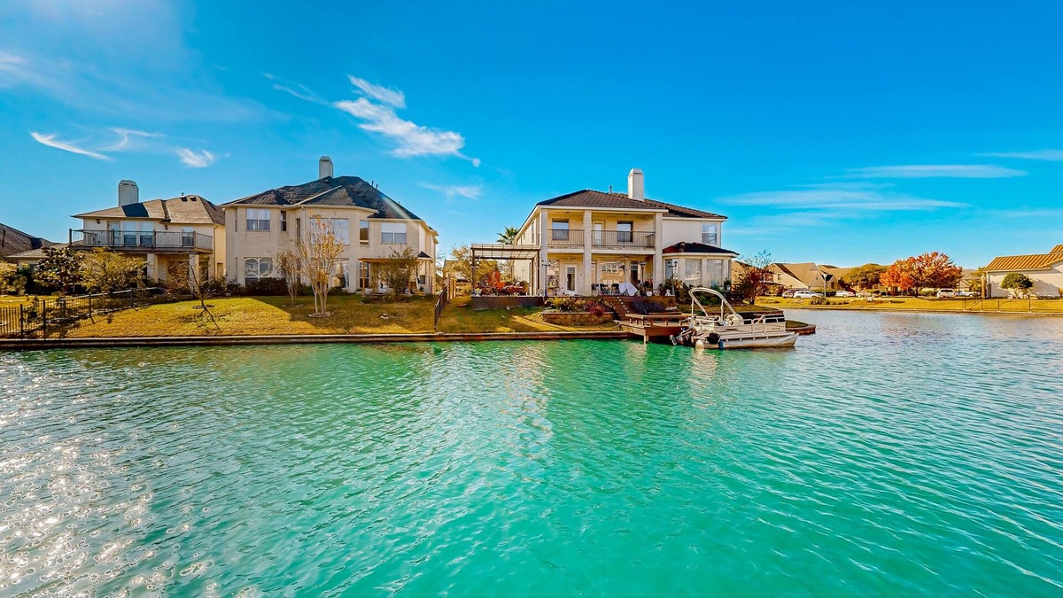Sydney Harbour House | Sunlit waterfront retreat with patio, fireplace, & kayaks - near golf