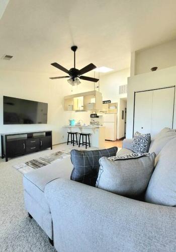 Oak Harbor Apartment | Sunnie Days condo in Oak Harbor on Lake Erie!