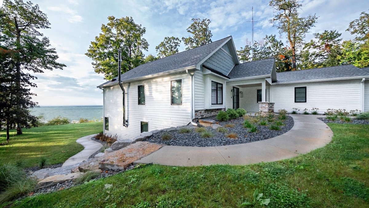 Lake Michigan Beach House | Sunnier Daze : Autumn Colors & Cozy Comfort – Fall on Lake Michigan!
