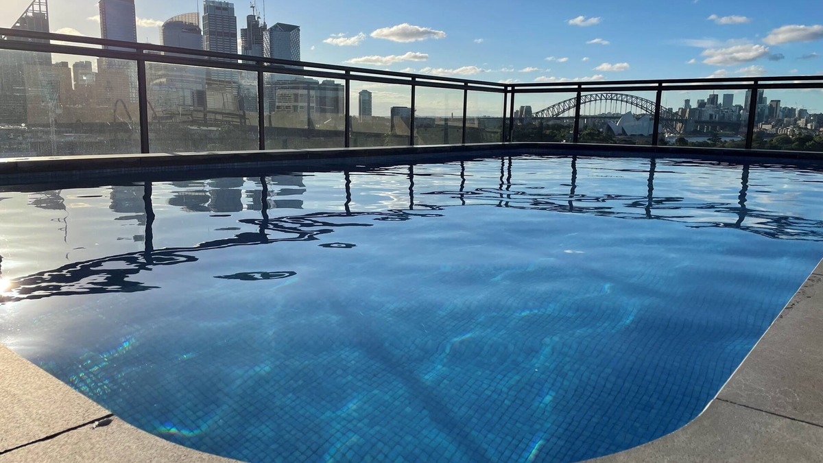 Potts Point Apartment | Sunny 1 Bedroom City Apartment with Rooftop Pool & BBQ