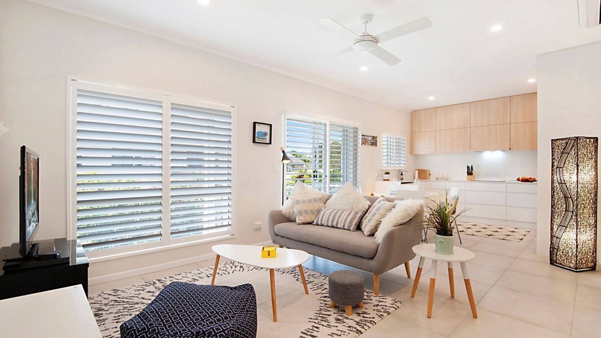Noosaville Apartment | Sunny 2 bedroom 1 bathroom, north facing balcony free use bikes & kayaks & wifi