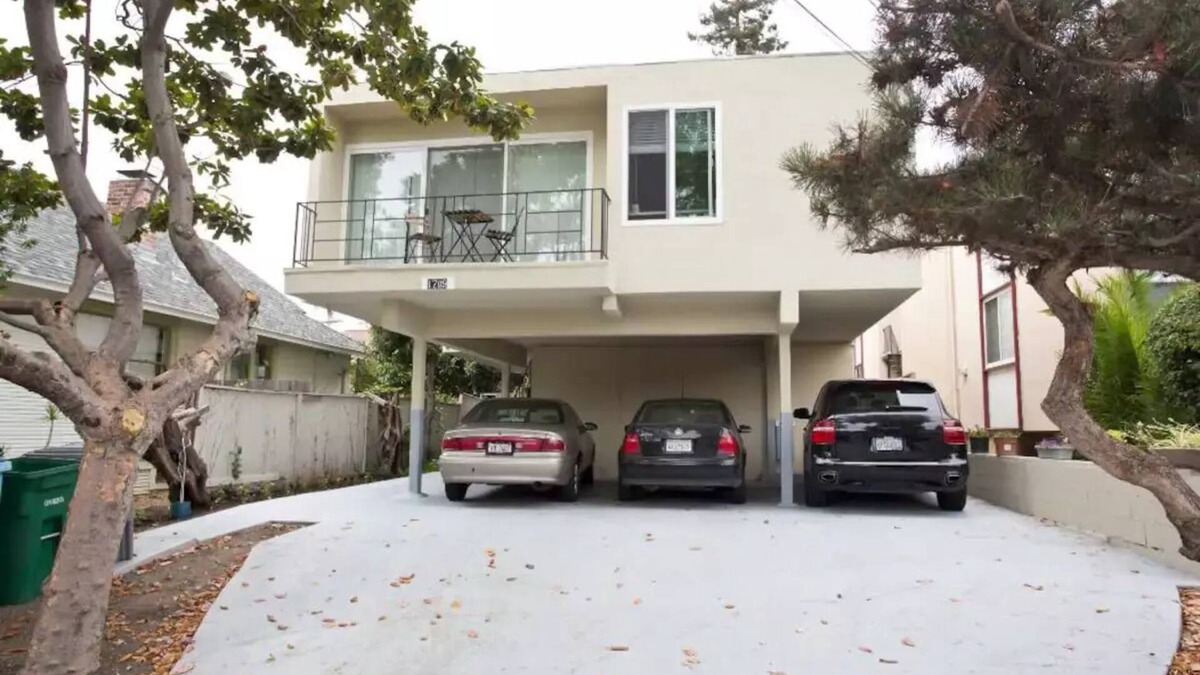 South Berkeley Condo | Sunny 2 Bedrooms Apartment one mile from UCB