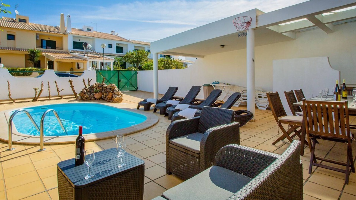 Urbanizacao dos Calicos House | Sunny 2BDR House W/Private Pool by LovelyStay