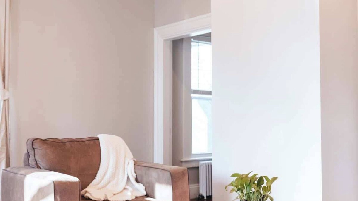 Off Broadway Apartment | Sunny 2BR/1BA with Front Porch & Parking