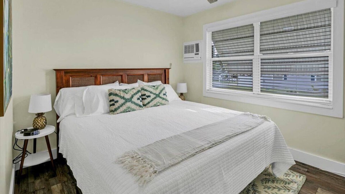 Safety Harbor Apartment | Sunny 2BR Escape in Safety Harbor – Fast Wi-Fi