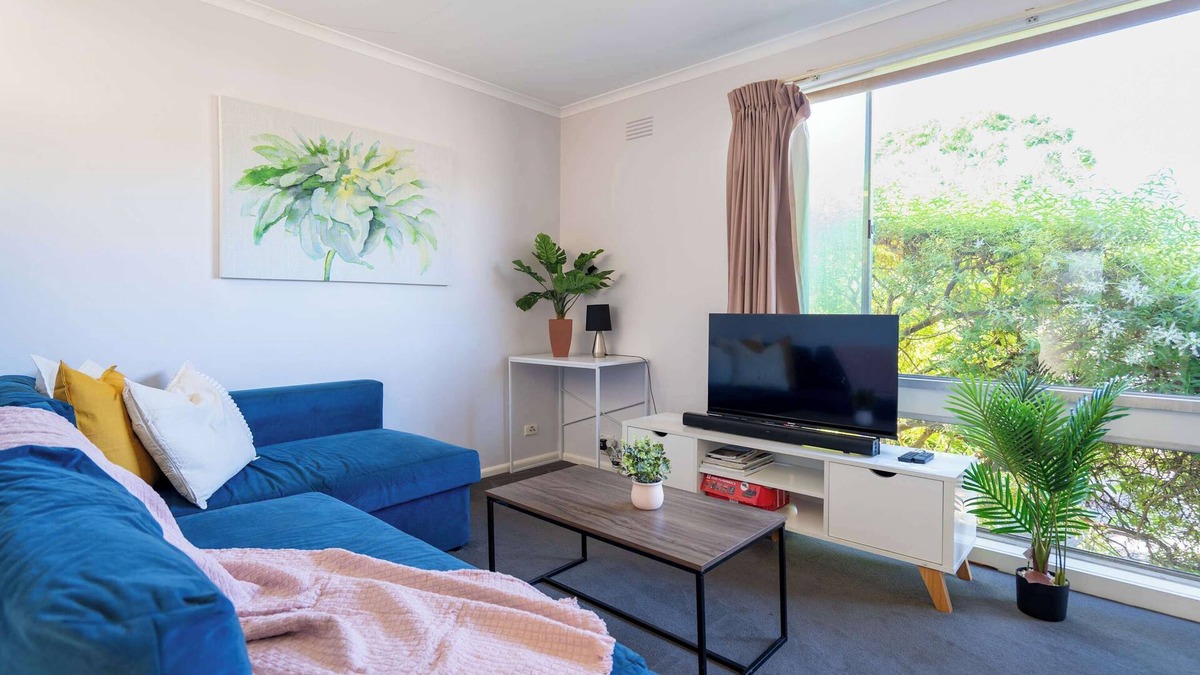 Highton Apartment | Sunny 2BR Home in Highton – Easy Geelong Access