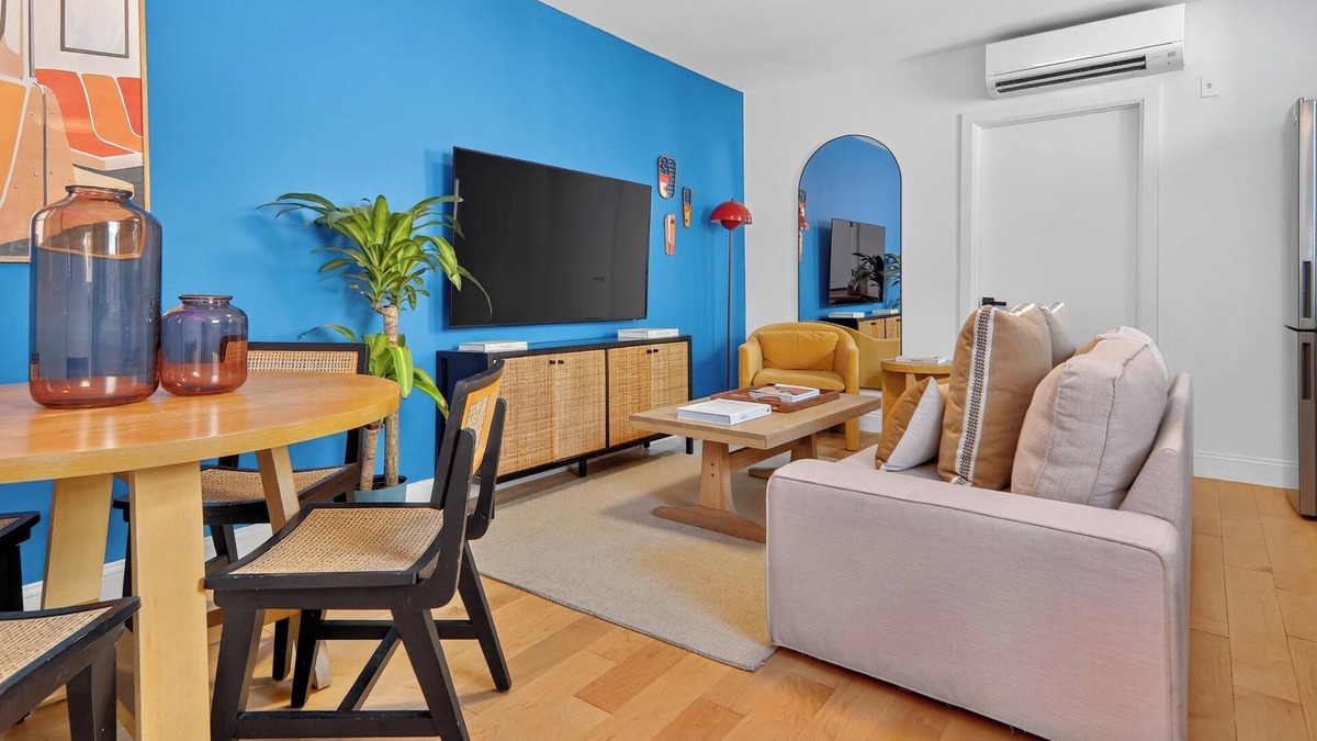 Williamsburg Apartment | Sunny 3-BR w/AC near Newtown Creek Nature Walk — East Williamsburg Gem
