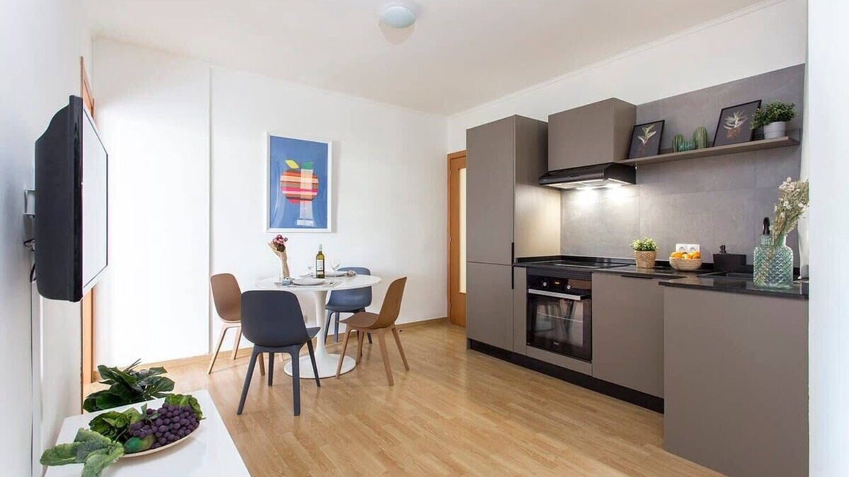 El Parc i la Llacuna del Poblenou Apartment | Sunny 3BD for Families in Poblenou next to the sea!