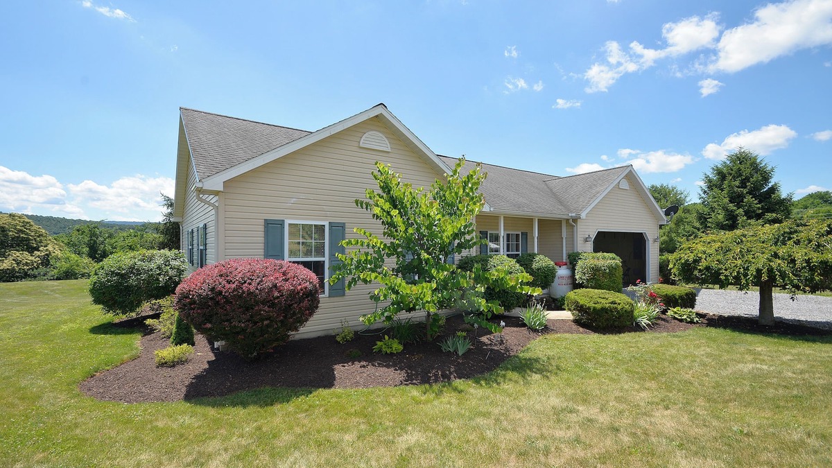 James Creek House | SUNNY ACRES AT RAYSTOWN LAKE - PET FRIENDLY