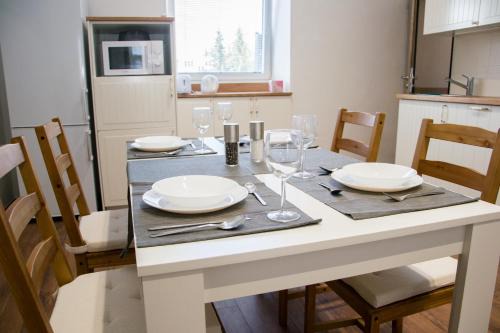 Slany Apartment | Sunny Aircon Apartment in the Centre of Slaný