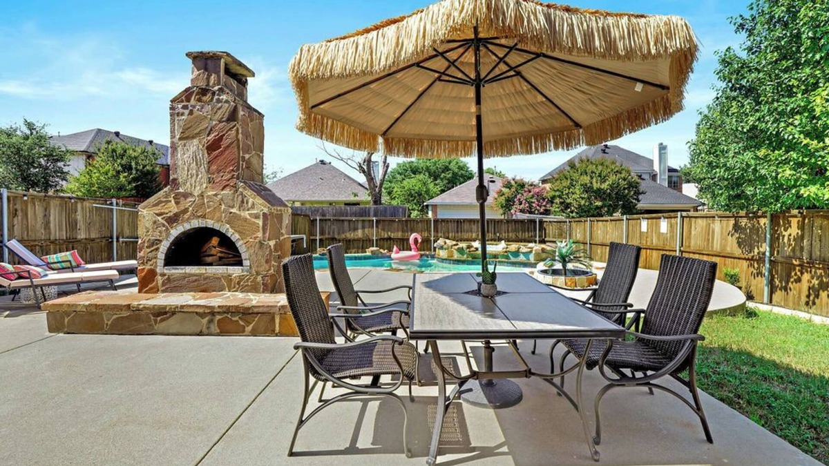 Allen House | Sunny Allen Stay 4BR/2BA Sparkling Pool + Grill