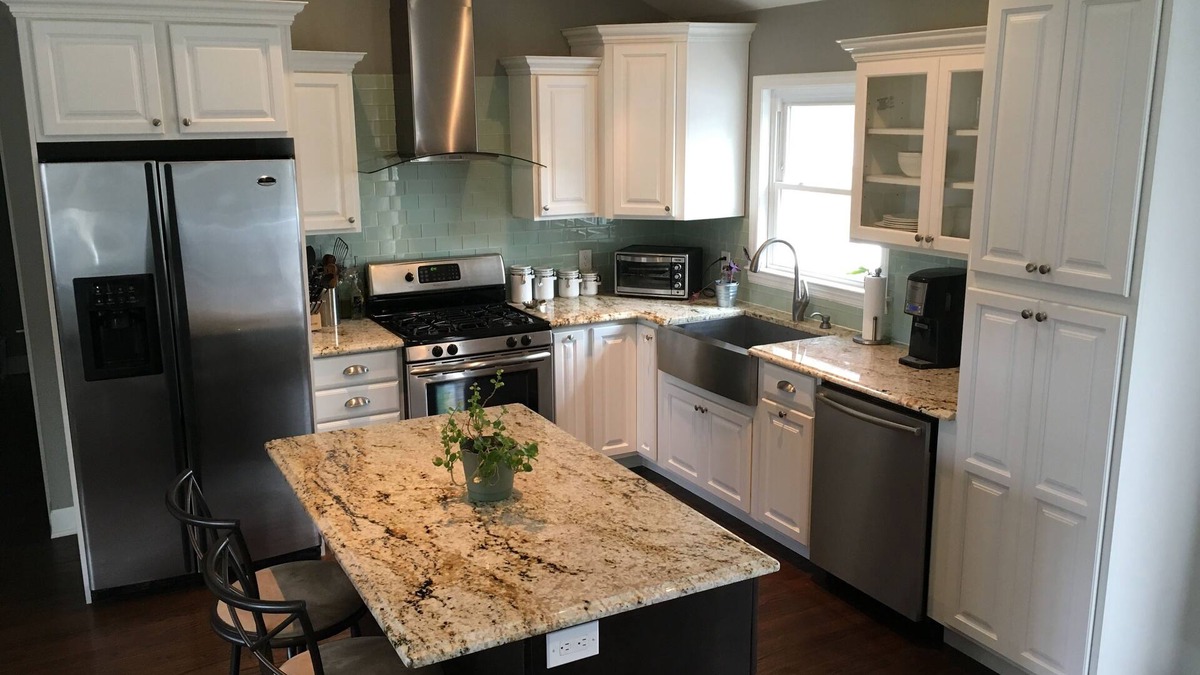 Centereach House | Sunny and Bright Home in Central Location!