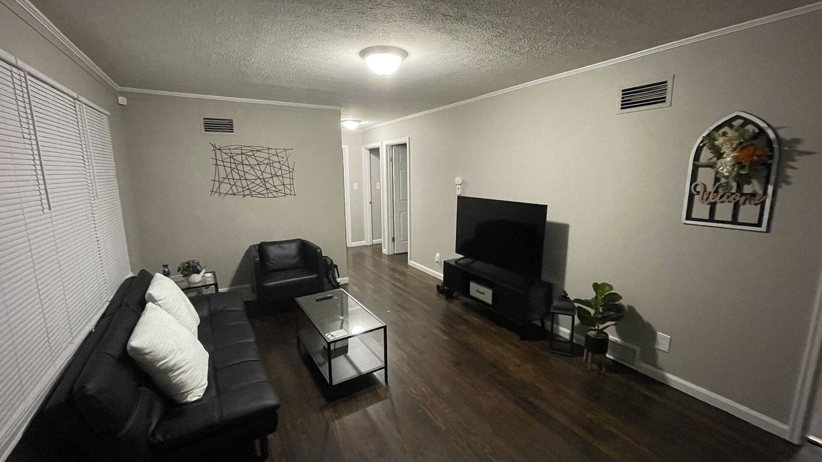 Middletown House | Sunny and Spacious Home with Modern Amenities