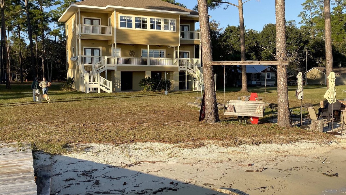 Josephine House | Sunny and Spacious. Quiet Waterfront Home Perf 4 Big Families/Boat Lovers&Kids