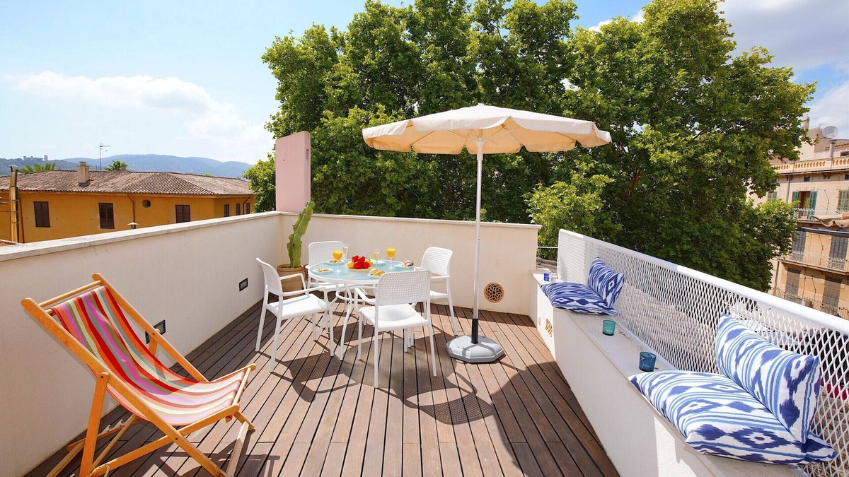 La Llotja-Born Apartment | Sunny Apartment in Palma Old Town with a 15M2 Terrace, Balcony, Wifi, AC, Bright