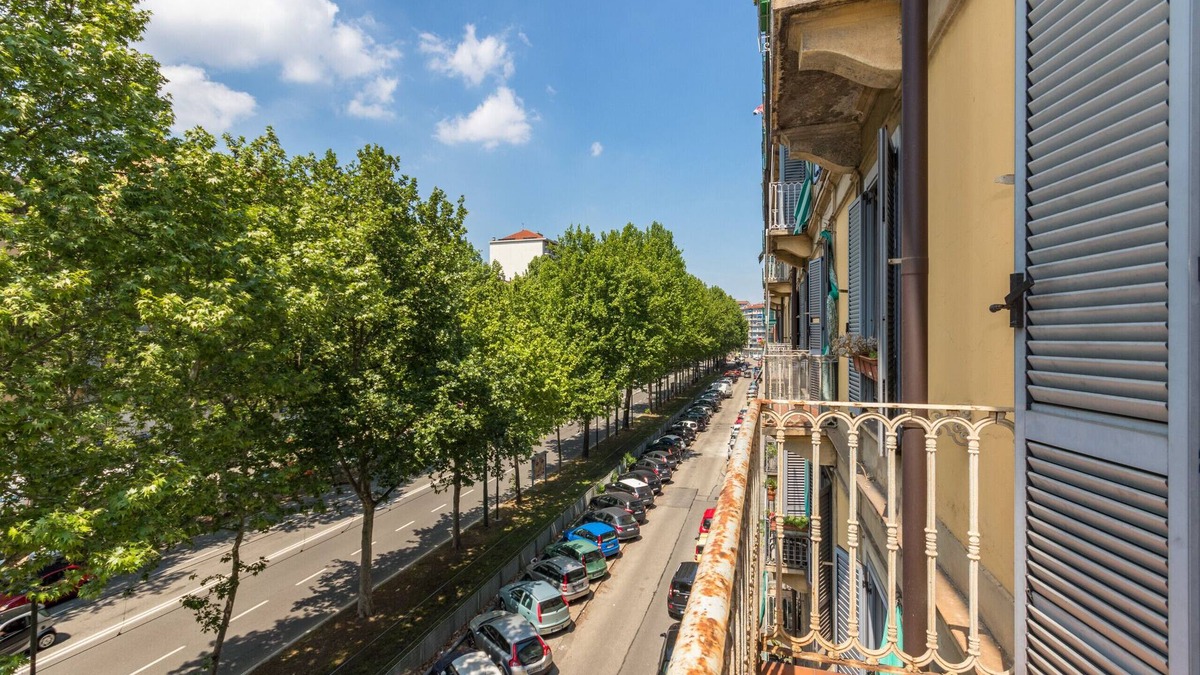 Vanchiglietta Apartment | Sunny Apartment by Wonderful Italy