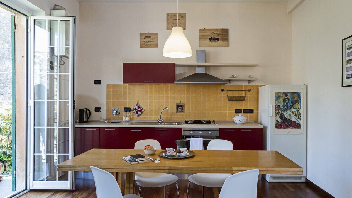 Lagaccio Apartment | Sunny apartment over the harbor