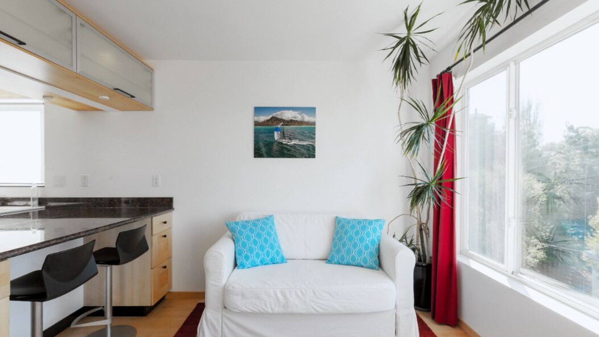Point Richmond Apartment | Sunny apartment with private deck, Bay view