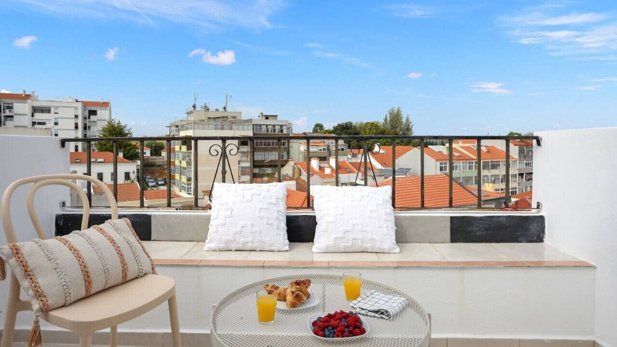 Cacilhas Apartment | Sunny Apt - Almada - Balcony w/River View!