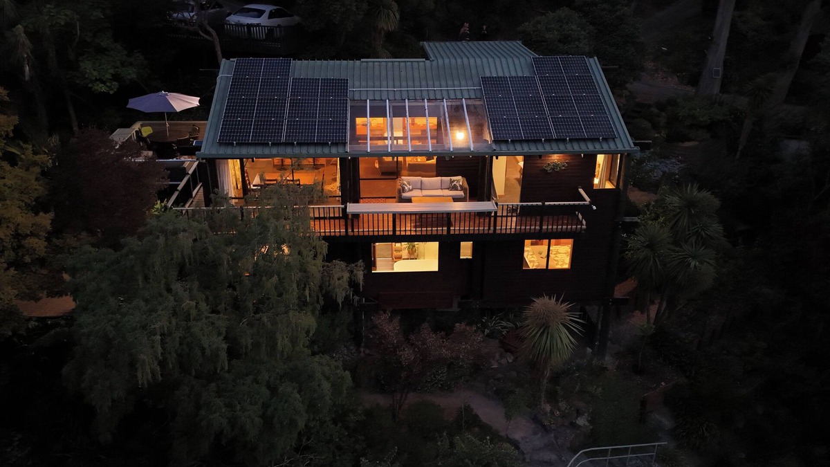 Cashmere House | Sunny Architecturally-Designed Retreat: Spectacular Views Across Christchurch