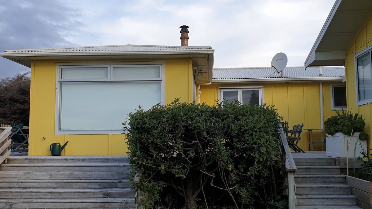 Te Horo Beach House | Sunny bach on beachfront with heaps of room and lots to do