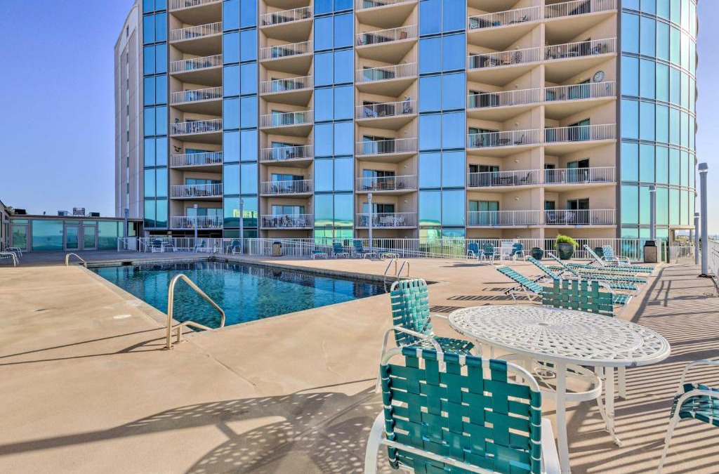 Biloxi Apartment | Sunny Beachfront Biloxi Condo with Resort Amenities!
