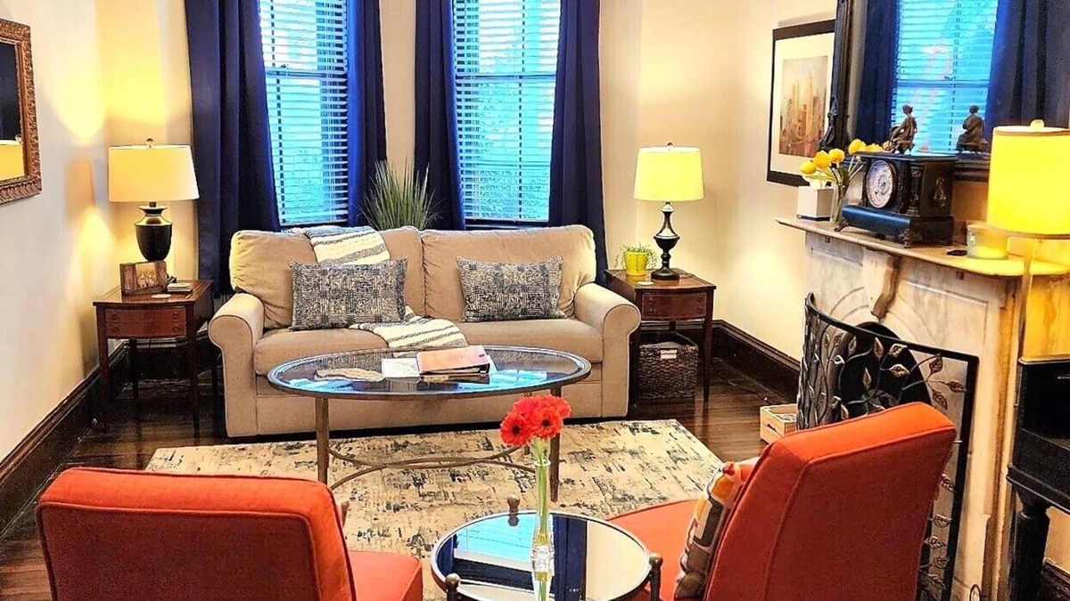 Highland Park Apartment | SUNNY! *BOOK NOW!* FABULOUS! * UbEr Cool* Minutes to Center!