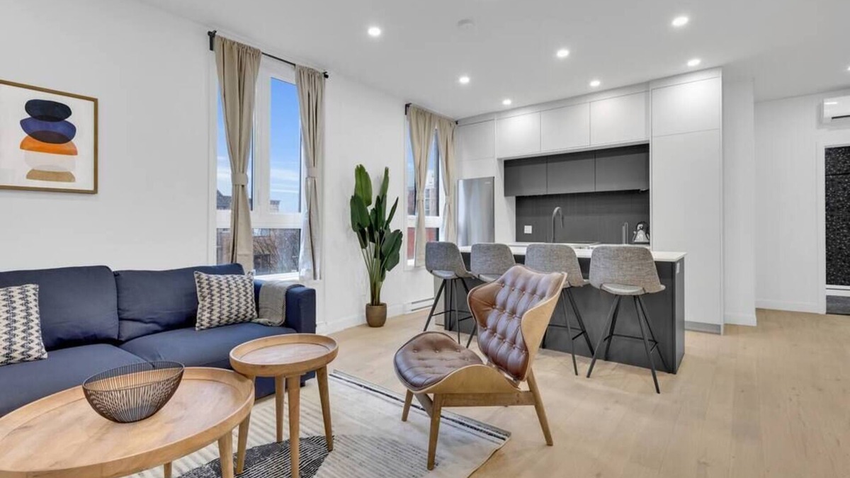 Southwest Condo | Sunny, bright & natural apt, centrally located