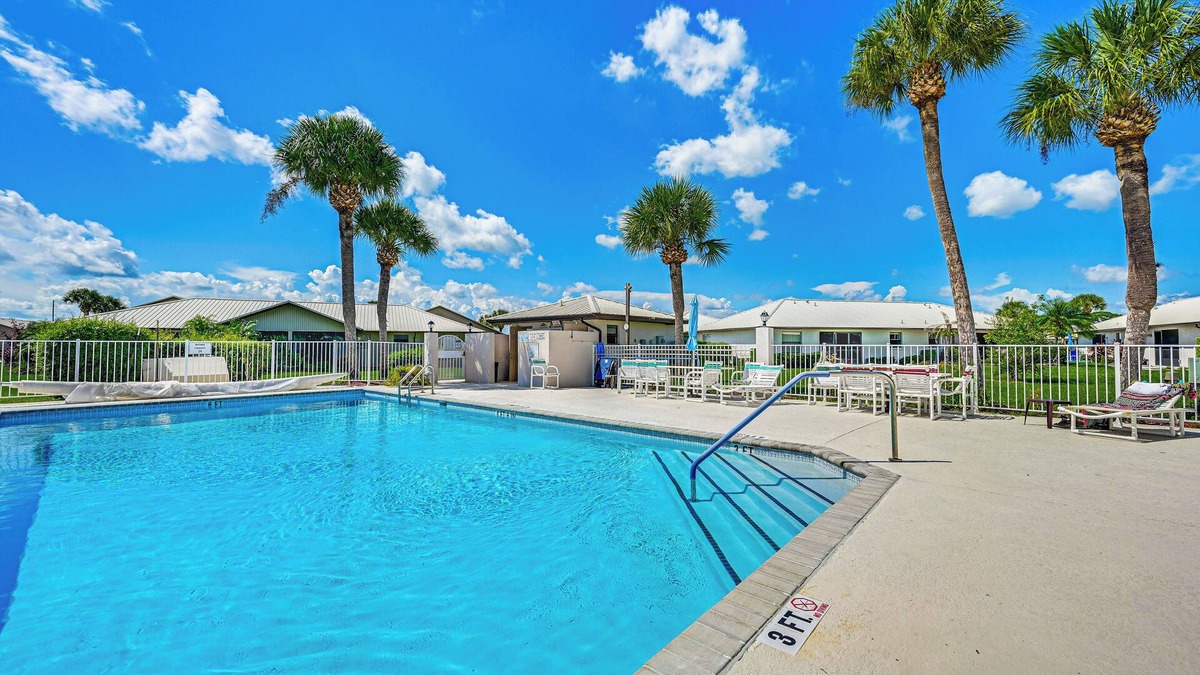 Highland Villa | Sunny Canal-View Villa w/Lanai in Sebring!