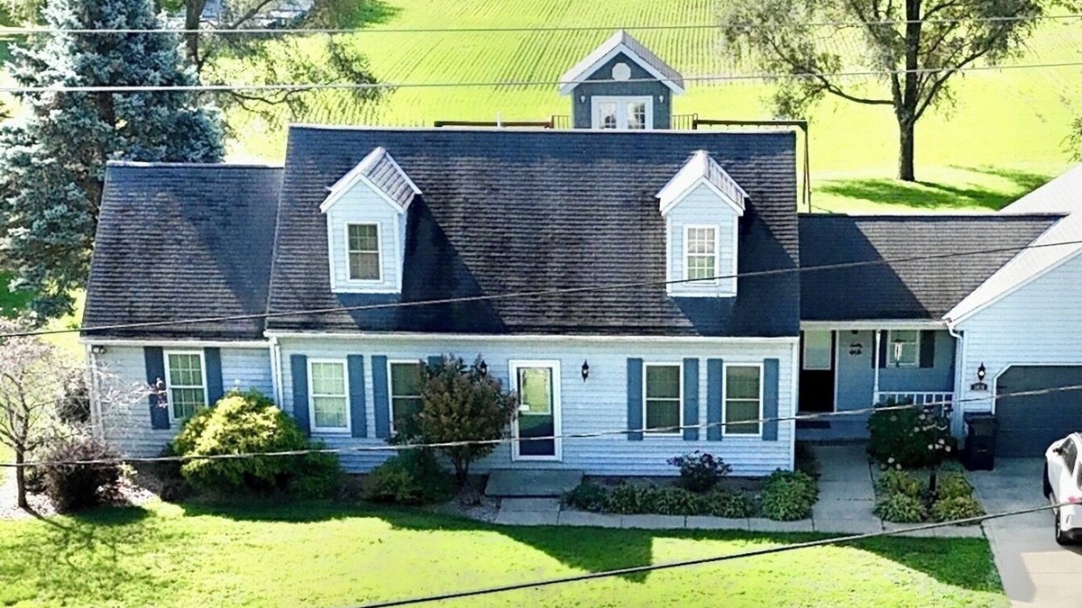 Mitiwanga House | Sunny Cape Cod, king bed + playground, near lake, Cedar Point