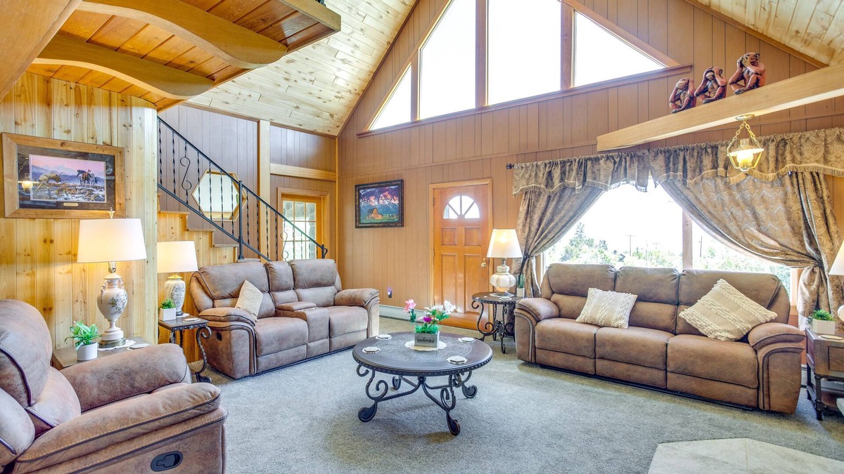 Cedaredge House | Sunny Cedaredge Home w/Mtn Views - Hike & Fish!