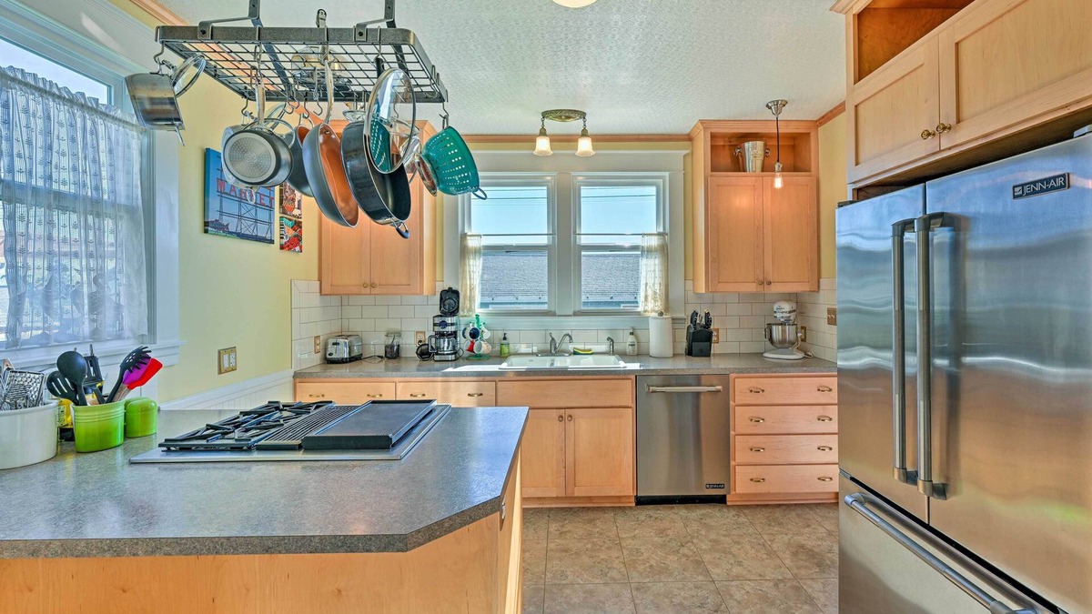 Port Gardner House | Sunny & Central Everett Home < 1 Mile to Dtwn!