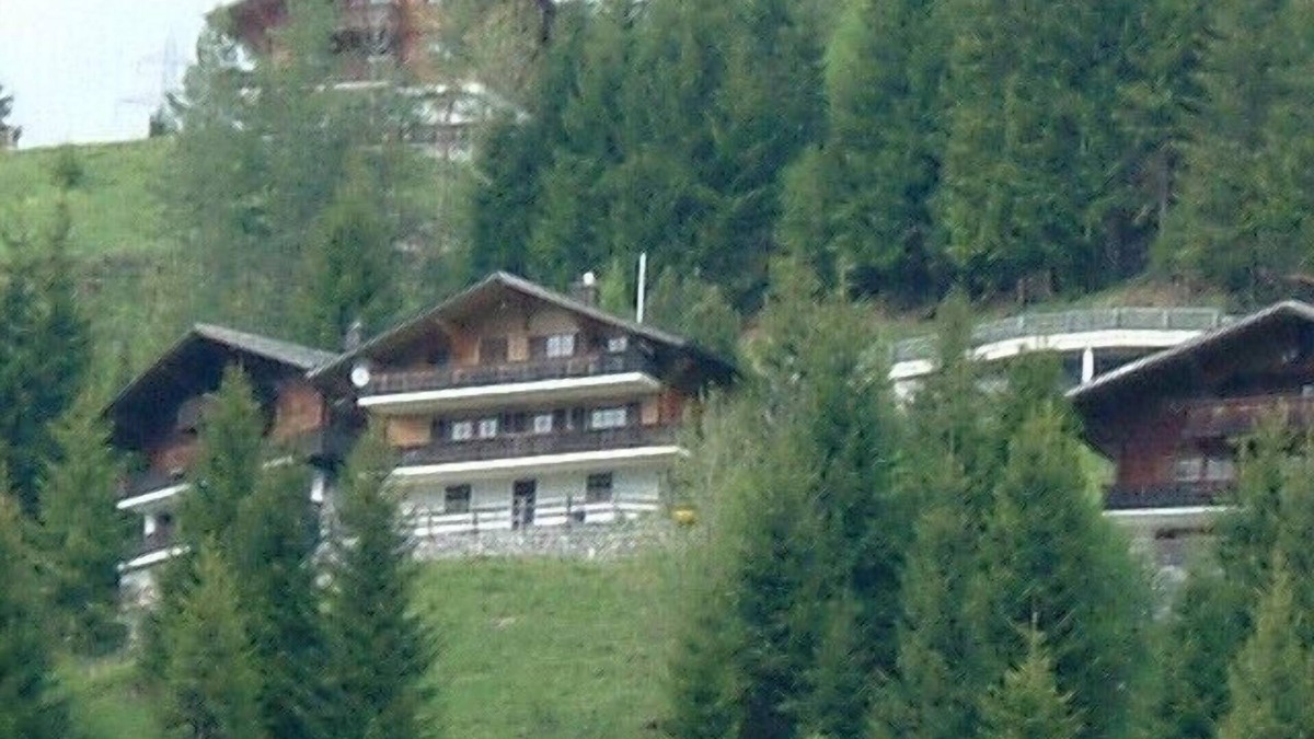 Jaun Ski Chalet | Sunny chalet vacation apartment with a view of the Jaun valley in the west alps