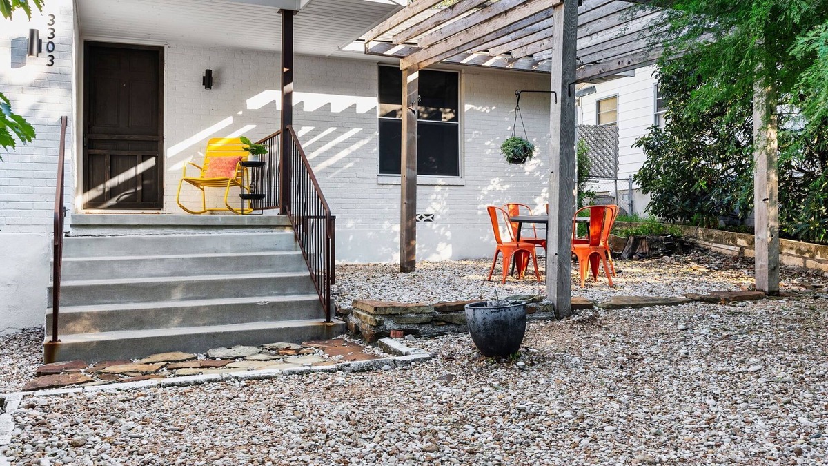 Cherrywood House | Sunny Cherrywood Charmer | Walk to Cafes/UT/Parks