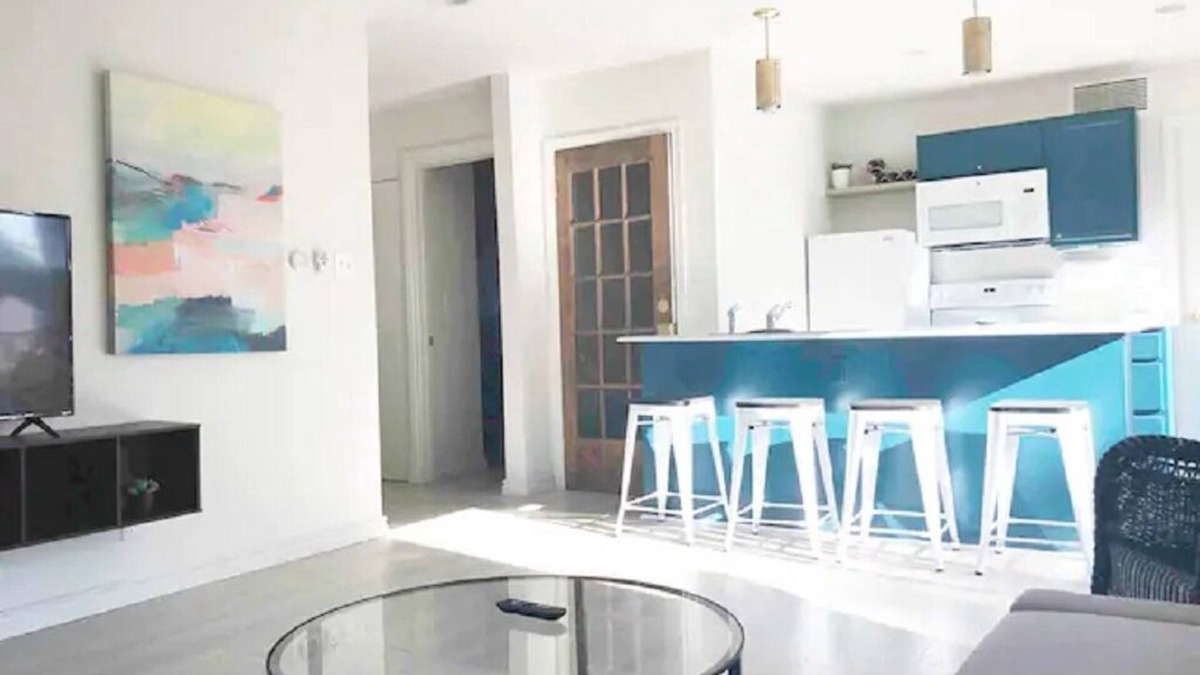 Roseville Apartment | Sunny city aprtment.