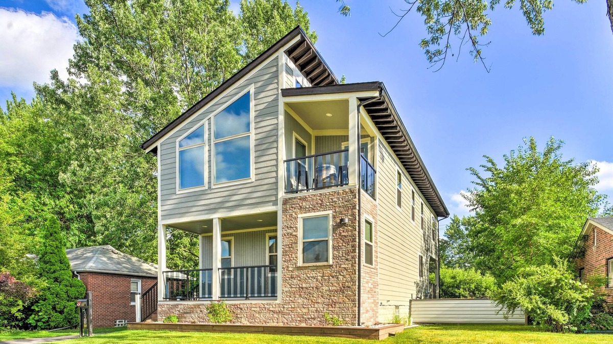 Clawson House | Sunny Clawson Home w/Yard - Walk to Main St!