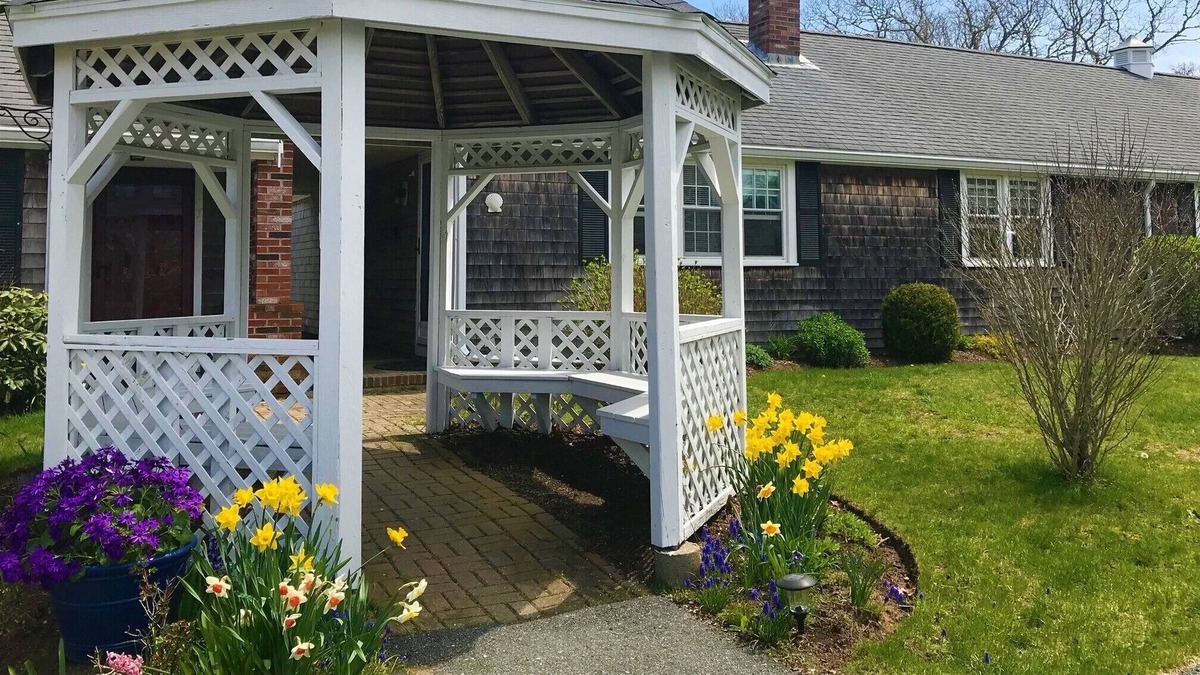 West Chatham Condo | Sunny, Clean & Spacious on Quiet Cul-de-Sac; Walk to Ridgevale Beach