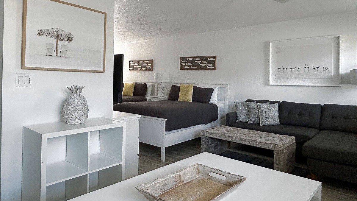 Key Colony Beach Apartment | Sunny Condo - Steps to the Beach - Key Colony Beach - Heated Pool