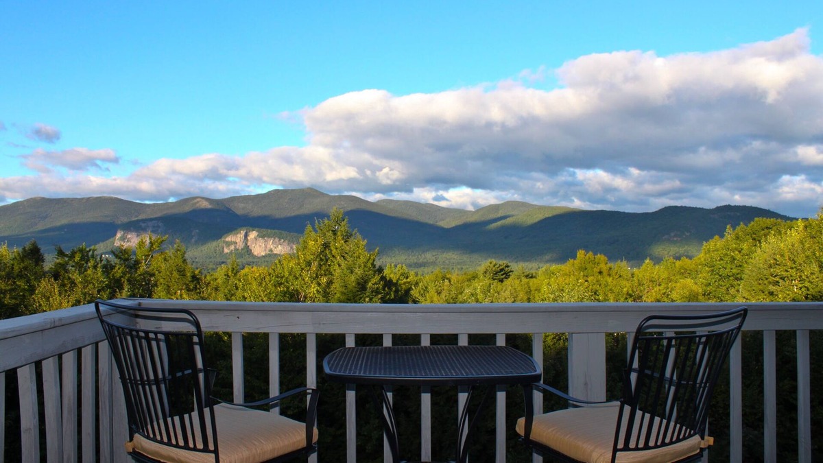 Intervale Condo | Sunny Condo w/Outlet Shops, Expansive Mountain, Valley Views Near North Conway